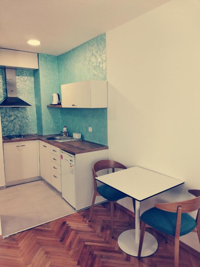 Clock Tower Apartments พอดโกริกา ภายนอก รูปภาพ